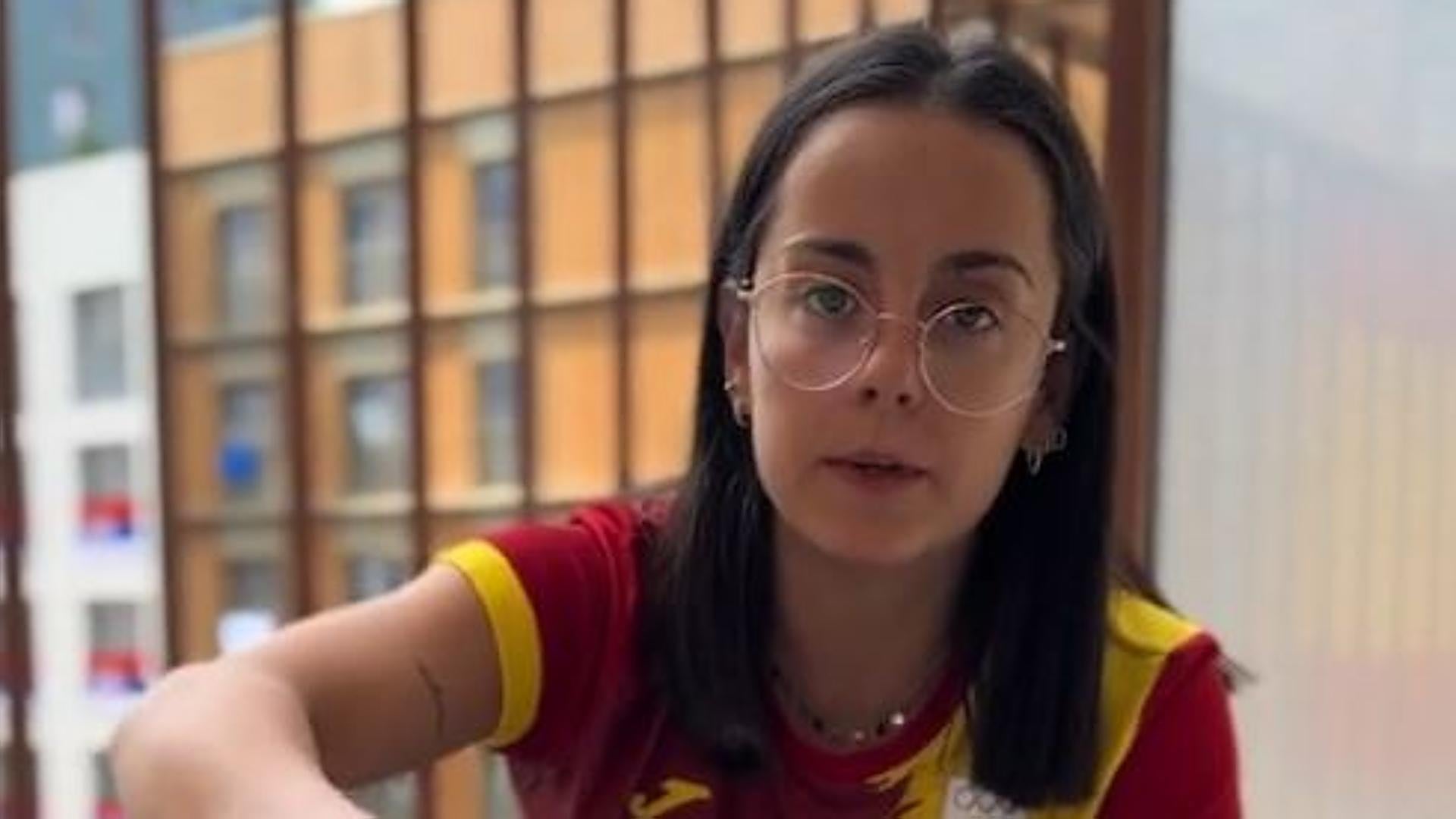 La gimnasta Ana Pérez muestra el impresionante regalo en el pack de